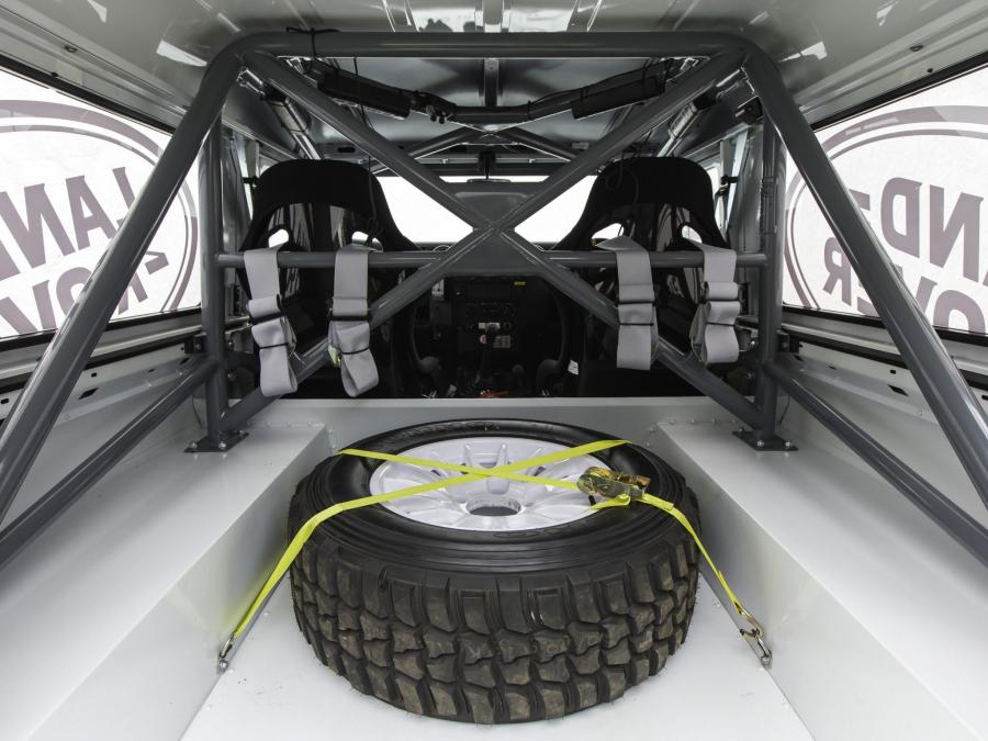  Land Rover Defender 90 Challenge Car 2014 года  (фото 3 из 35)